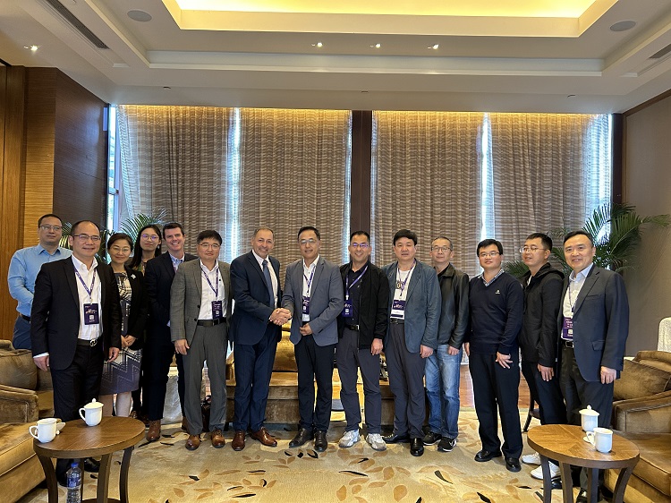AVEVA 全球副總裁，亞太副總裁，中國(guó)區(qū)總裁接見(jiàn)了上海藍(lán)鳥(niǎo)和白銀藍(lán)鳥(niǎo)，白銀集團(tuán)代表團(tuán) - 副本.jpg